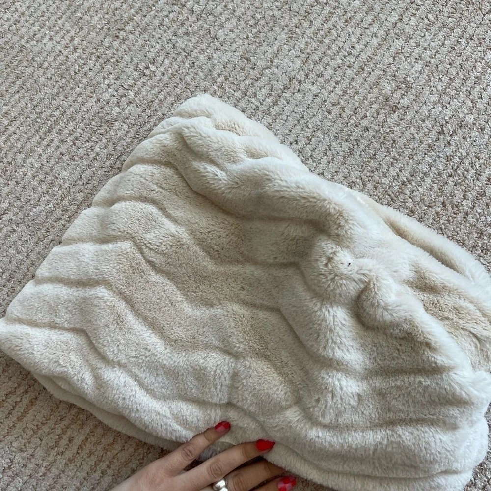 Club Monaco Cozy Cream Scarf